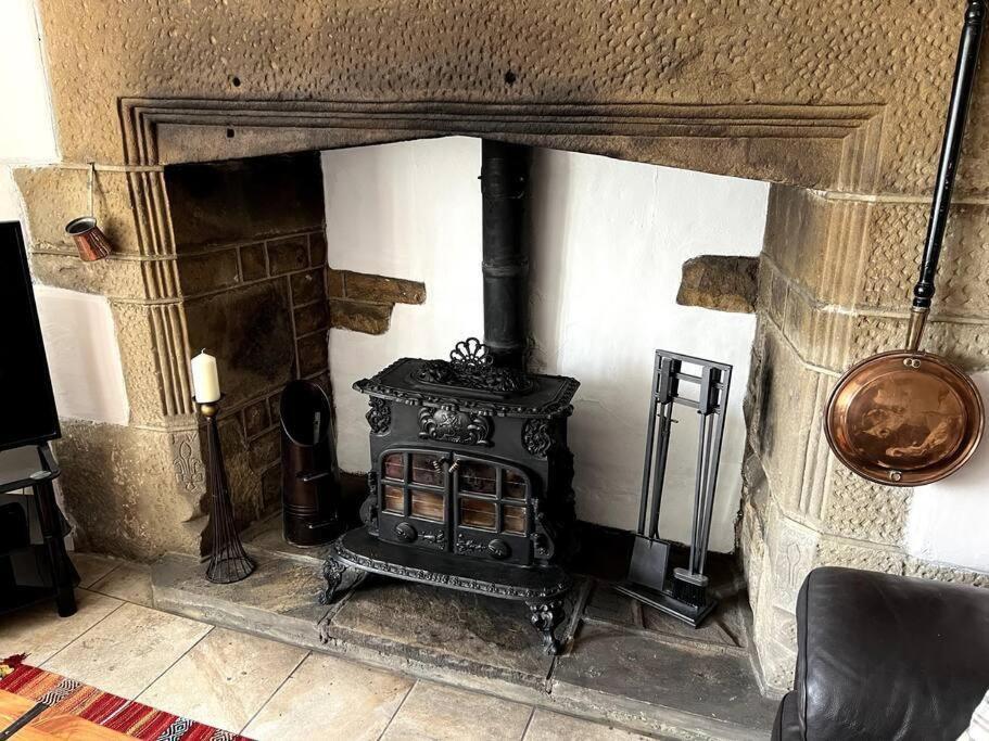 17Th Century Cottage With Hidden Garden Steeton Extérieur photo